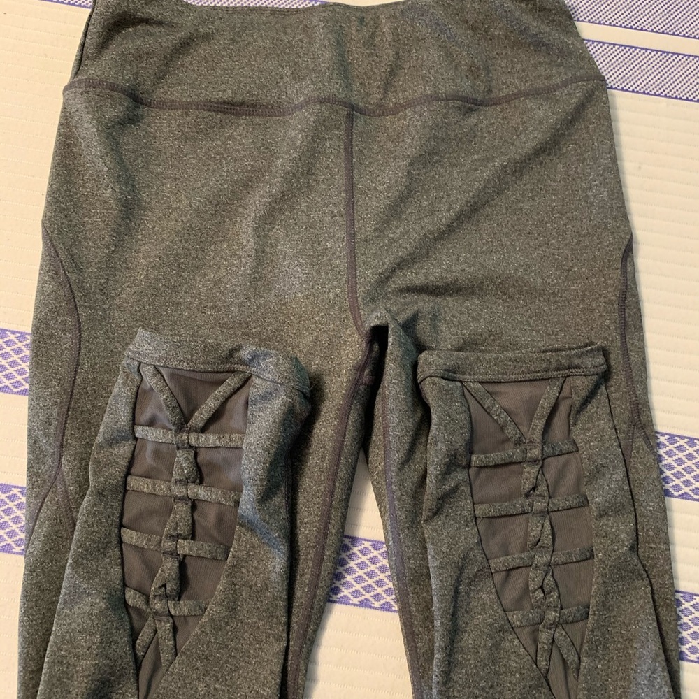 Cropped yoga pants